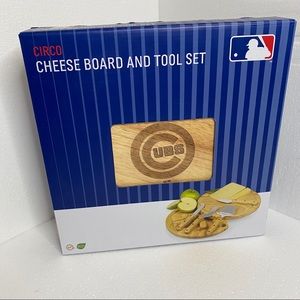 MLB Chicago Cubs Cheese Cutting Board & Tools Set